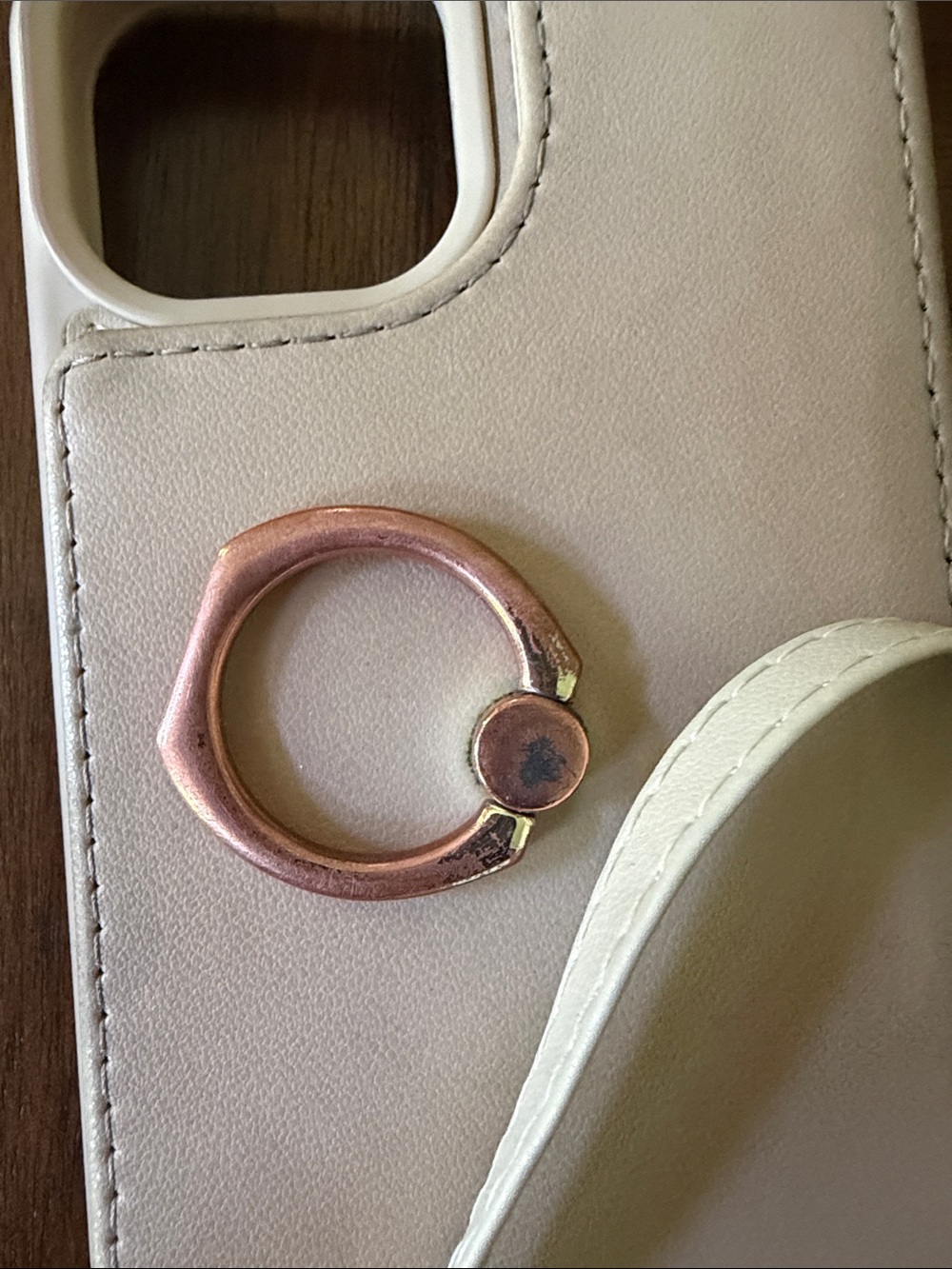 IPhone 14- phone case/headphones - Picture 10 of 11